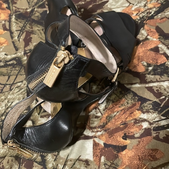 Beautiful Michael kors shoes - Picture 9 of 16